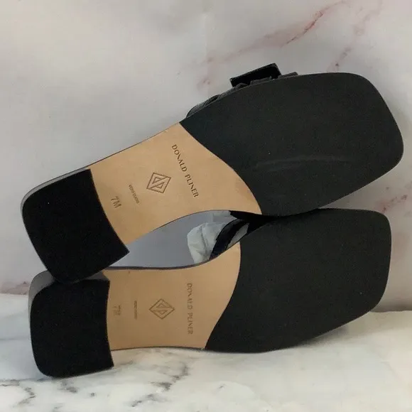 NWOT Donald Pliner Black Women's Sandals Size 7