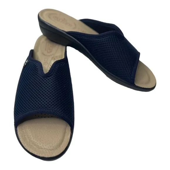 NWOT Fly Flot Women’s Navy Mesh Fabric Lightweight Slip On Sandals