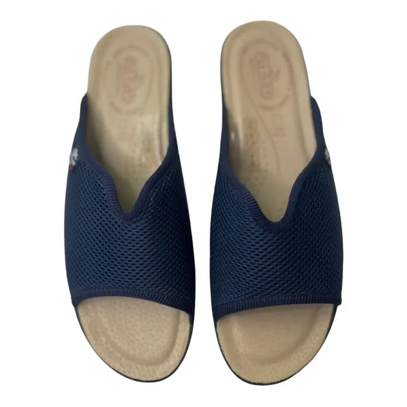 NWOT Fly Flot Women’s Navy Mesh Fabric Lightweight Slip On Sandals