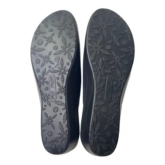 NWOT Fly Flot Women’s Navy Mesh Fabric Lightweight Slip On Sandals