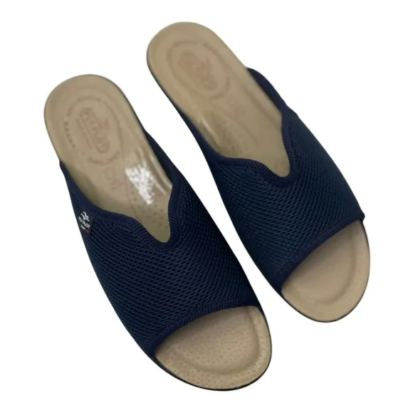 NWOT Fly Flot Women’s Navy Mesh Fabric Lightweight Slip On Sandals