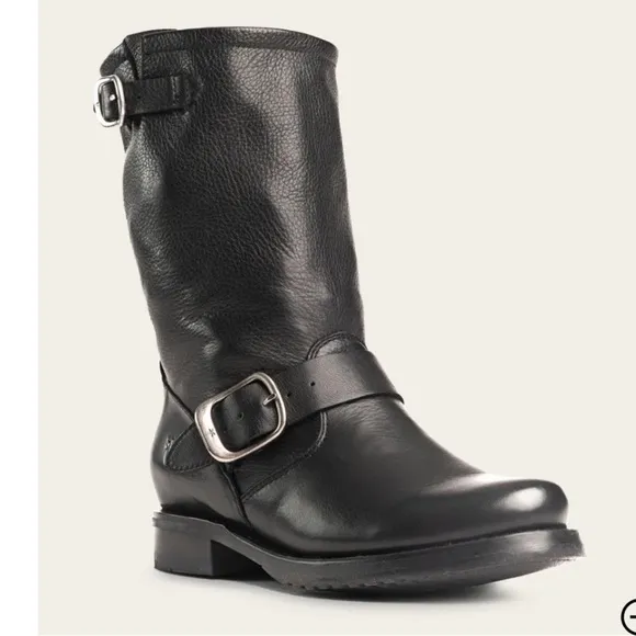 NWOT Frye Veronica Short Leather Boots size 9.5