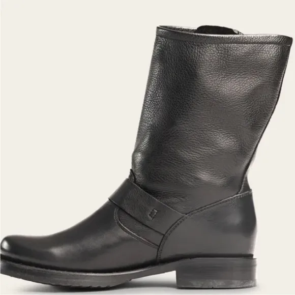 NWOT Frye Veronica Short Leather Boots size 9.5