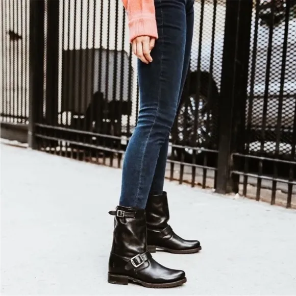 NWOT Frye Veronica Short Leather Boots size 9.5