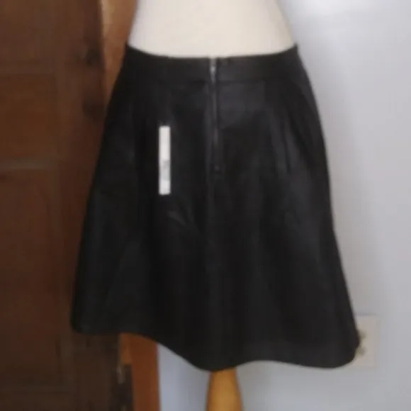 NWOT Harve Benard vegan leather short pleated mini skirt black size M