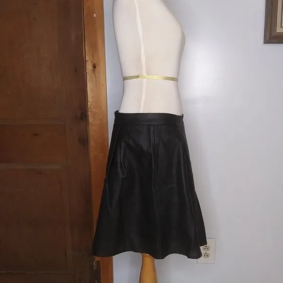 NWOT Harve Benard vegan leather short pleated mini skirt black size M