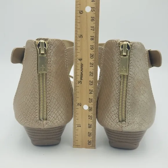 NWOT Kenneth Cole Reaction Great Gal T-Strap Wedge Sandals, Soft Gold, Size 8.5