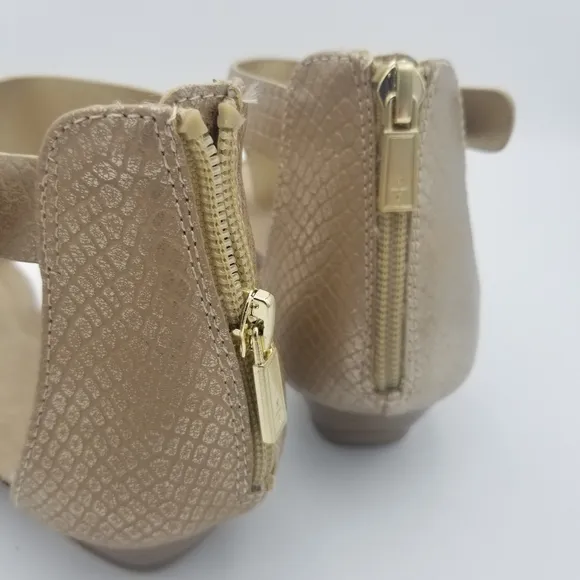 NWOT Kenneth Cole Reaction Great Gal T-Strap Wedge Sandals, Soft Gold, Size 8.5