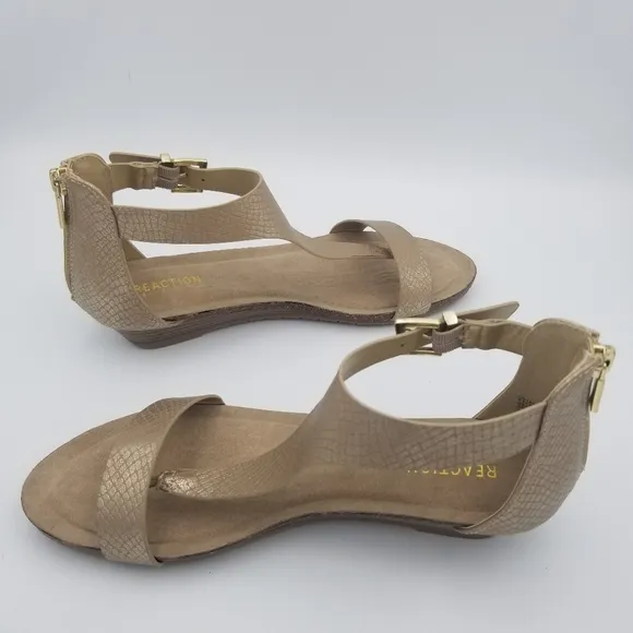 NWOT Kenneth Cole Reaction Great Gal T-Strap Wedge Sandals, Soft Gold, Size 8.5