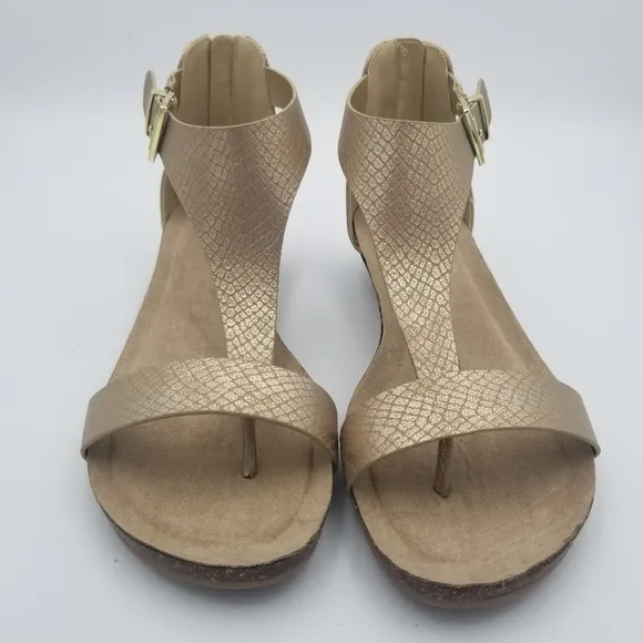 NWOT Kenneth Cole Reaction Great Gal T-Strap Wedge Sandals, Soft Gold, Size 8.5