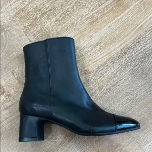 NWOT Stuart Weitzman Kiandra Leather Booties 5