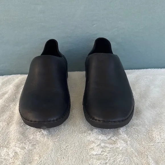 NWOT Women’s Fitflop Black Loafers Slip-Ons Size 9