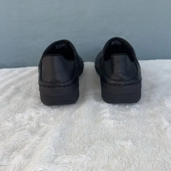 NWOT Women’s Fitflop Black Loafers Slip-Ons Size 9