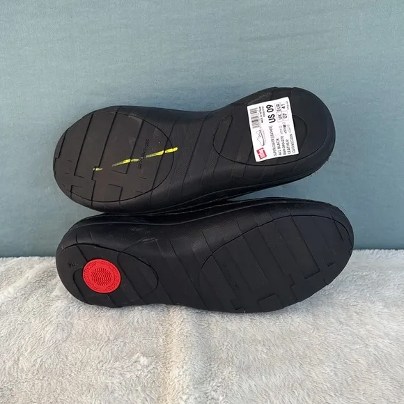 NWOT Women’s Fitflop Black Loafers Slip-Ons Size 9