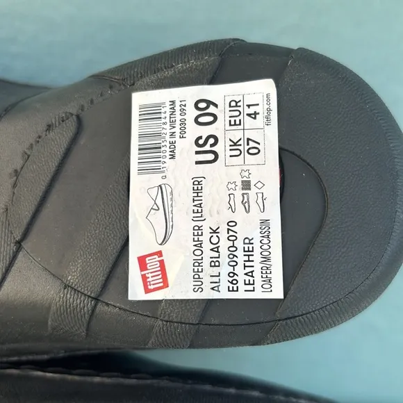 NWOT Women’s Fitflop Black Loafers Slip-Ons Size 9
