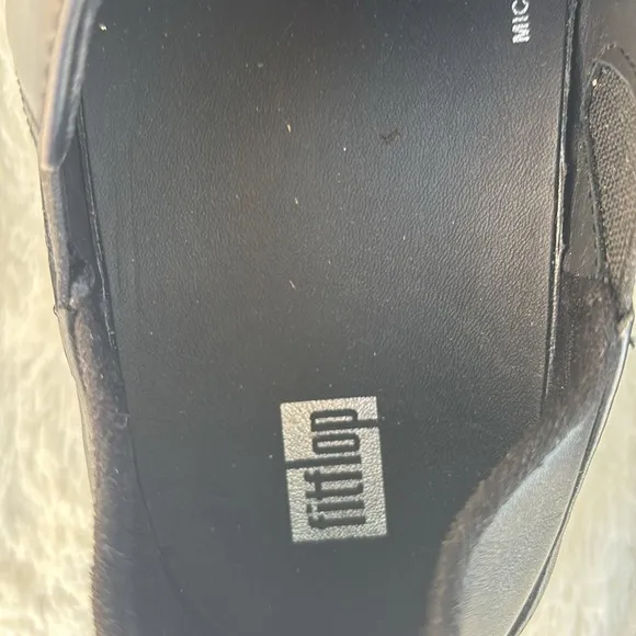NWOT Women’s Fitflop Black Loafers Slip-Ons Size 9