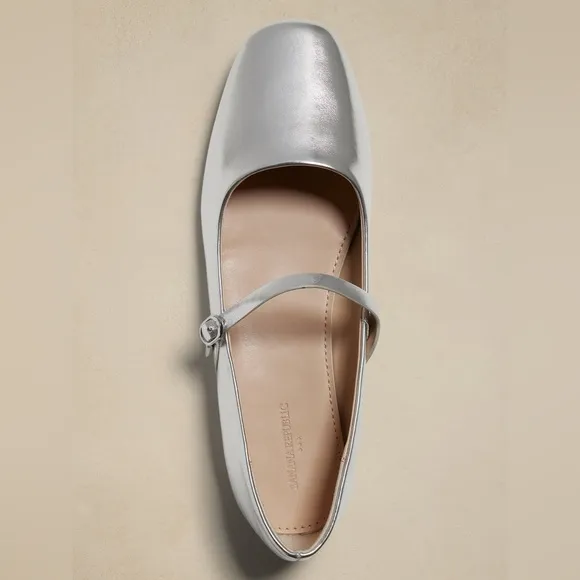 NWT BANANA REPUBLIC BALLET FLATS
