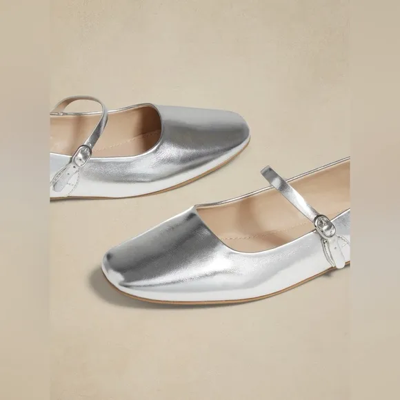 NWT BANANA REPUBLIC BALLET FLATS