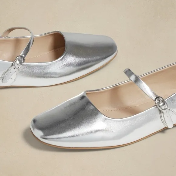 NWT BANANA REPUBLIC BALLET FLATS