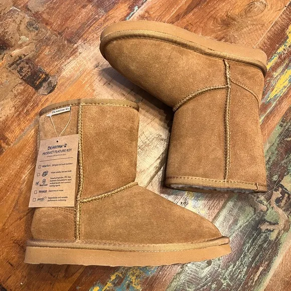 NWT Bearpaw Youth Suede Boots