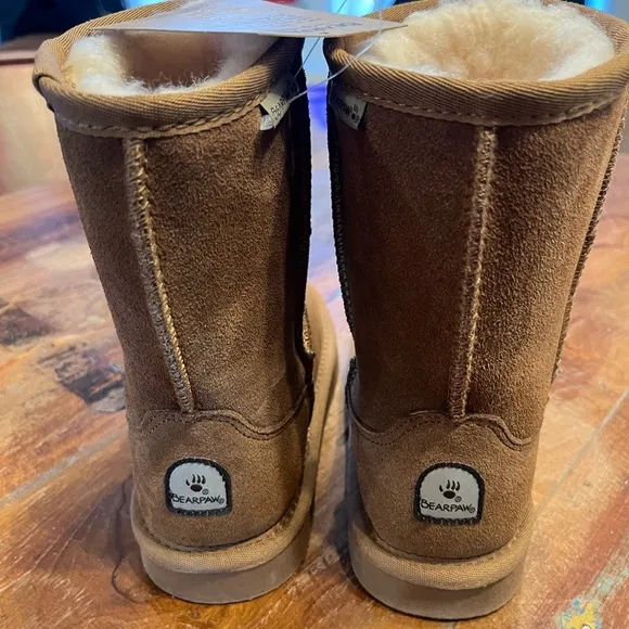 NWT Bearpaw Youth Suede Boots