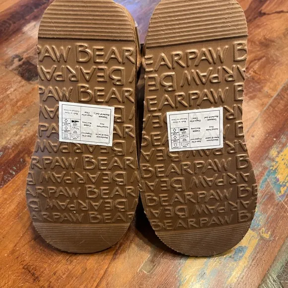 NWT Bearpaw Youth Suede Boots