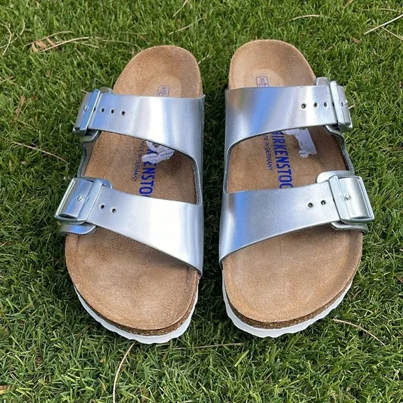 NWT BIRKENSTOCK Metallic Silver Soft Footbed Sandals!