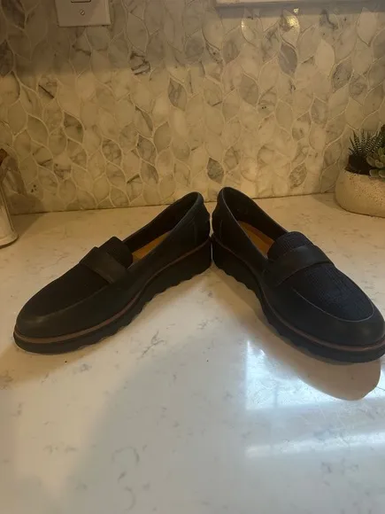 NWT Clarks Collection Loafer Womans Size 10 Blue Leather SlipOn Ultimate Comfort