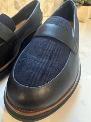 NWT Clarks Collection Loafer Womans Size 10 Blue Leather SlipOn Ultimate Comfort