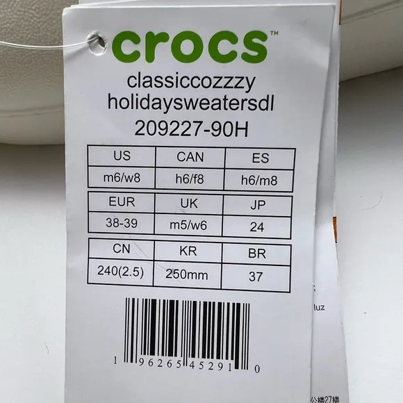 NWT Crocs Classic Cozzzy Holiday Sweater Women's Sandals with CHARMS!!  SZ-W8/M6