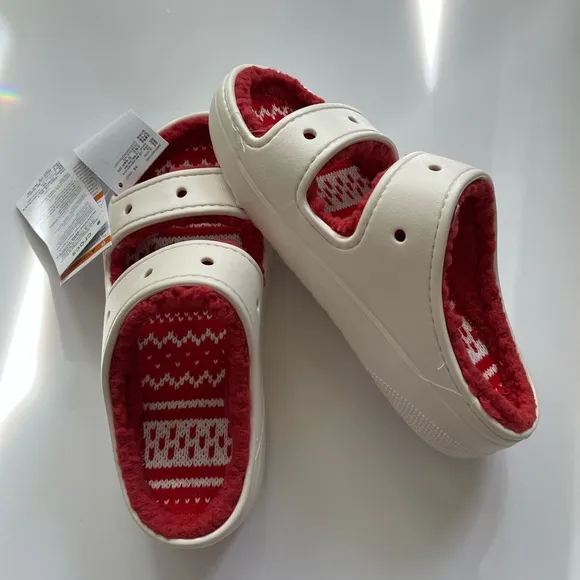 NWT Crocs Classic Cozzzy Holiday Sweater Women's Sandals with CHARMS!!  SZ-W8/M6