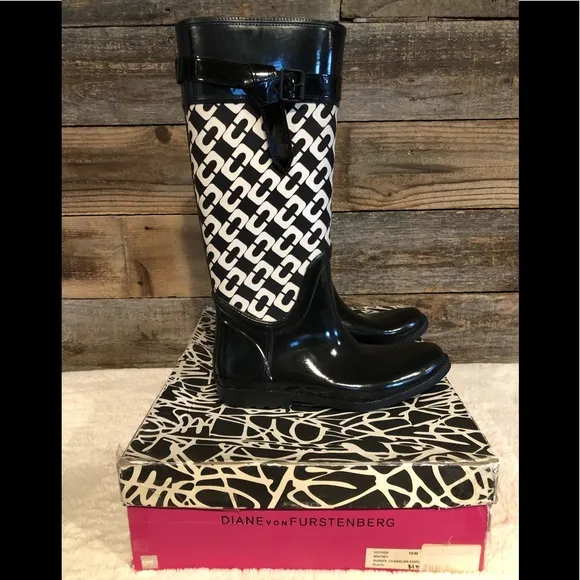NWT Diane von Furstenberg “Whitney” Rain Boats