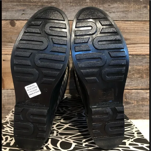 NWT Diane von Furstenberg “Whitney” Rain Boats