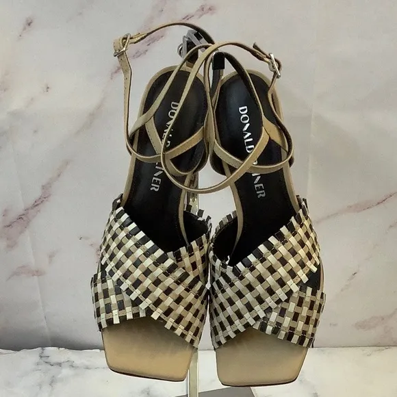 NWT Donald Pliner Ferndale Style Women's Stiletto Sandals Sand Color Size 6