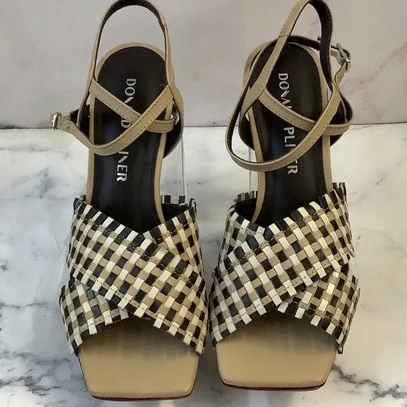 NWT Donald Pliner Ferndale Style Women's Stiletto Sandals Sand Color Size 6
