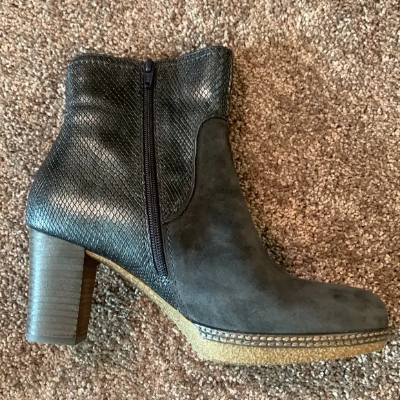 NWT Gabor Ankle Boots- Gorgeous Slate Gray Snake Leather &amp; Suede Price Now FIRM