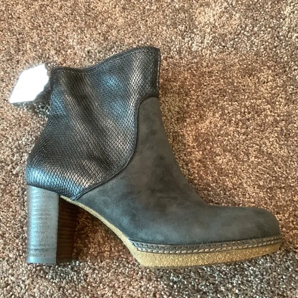 NWT Gabor Ankle Boots- Gorgeous Slate Gray Snake Leather &amp; Suede Price Now FIRM
