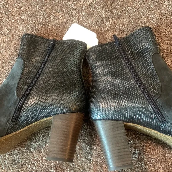 NWT Gabor Ankle Boots- Gorgeous Slate Gray Snake Leather &amp; Suede Price Now FIRM