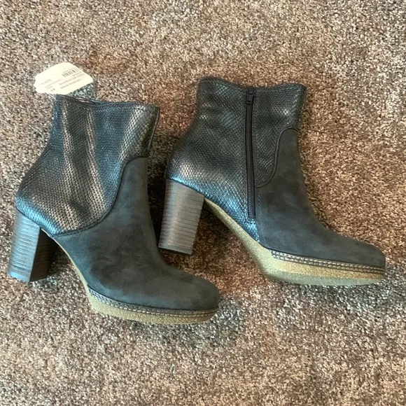 NWT Gabor Ankle Boots- Gorgeous Slate Gray Snake Leather &amp; Suede Price Now FIRM