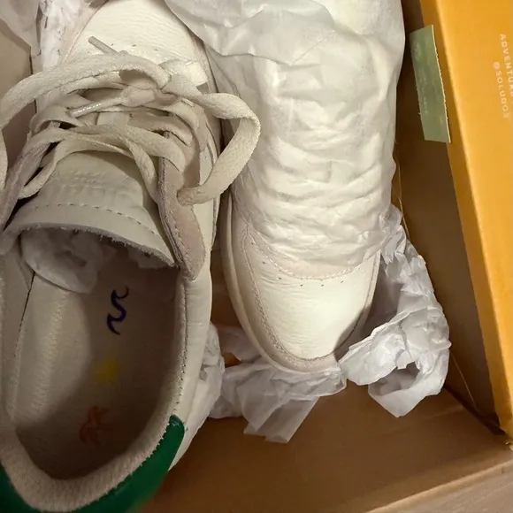 NWT in box the Roma Kelly green  Soludos white sneakers size 5.5