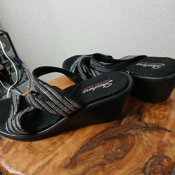 NWT Sketchers  Memory foam insole beaded slide in strappy sandal 2&quot; heel size 10