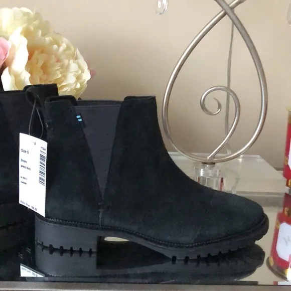 NWT Toms | Black Suede Cleo Water Resistant Chelsea Ankle Neutral Heel Boots