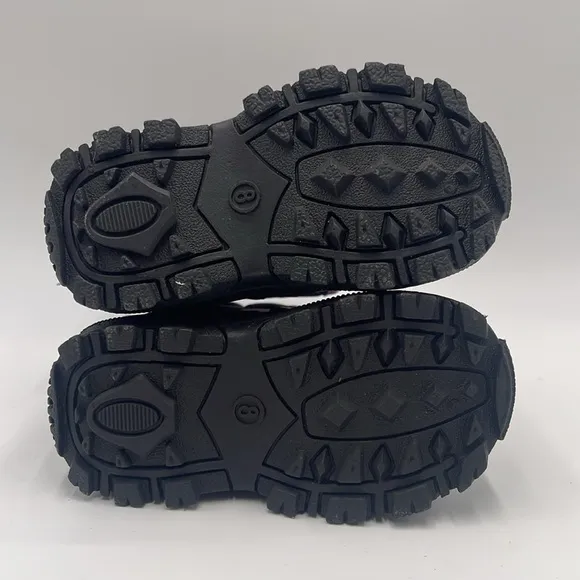 NWT Tundra Kids Thermal Snow Boots – Black/Purple Size 8