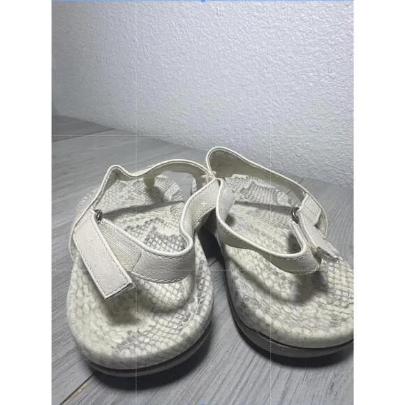 NWT Vionic Sandals Thong Minimalist Summer Casual Snake Tala Flat Sole Cream 6W
