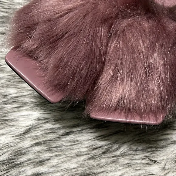 NWT Zara Mauve Faux Fur Square Toe Heeled Sandals 7.5 (38)