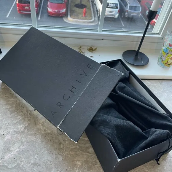 NWT||Archive Italian Leather Gold Loafers with a Alligator look. 9.5