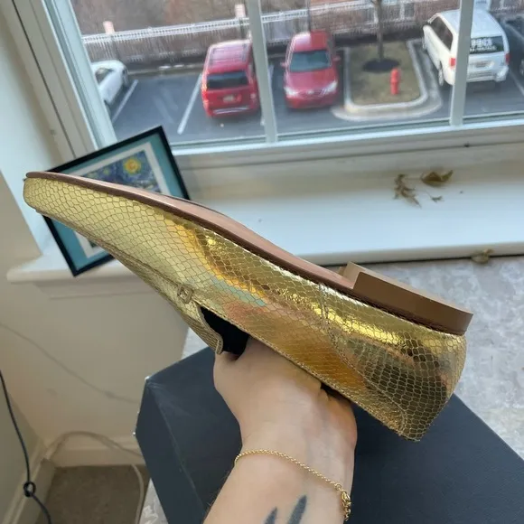 NWT||Archive Italian Leather Gold Loafers with a Alligator look. 9.5