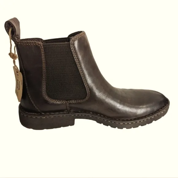 NWT...Chatham Men's Chirk Chelsea Boots - Brown... Size 9
