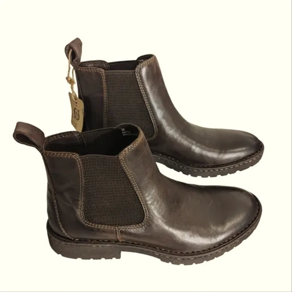 NWT...Chatham Men's Chirk Chelsea Boots - Brown... Size 9