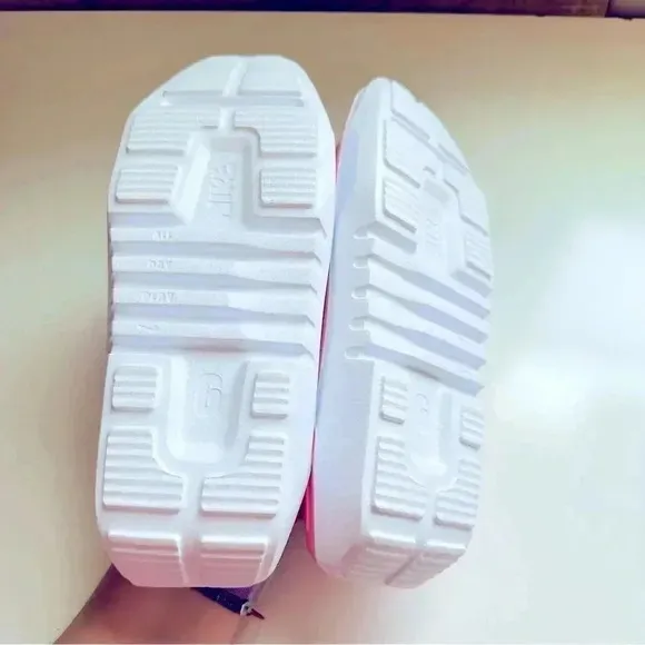 NWT Nike Playscape GS Arctic Punch Pink And White Strap Sandals
